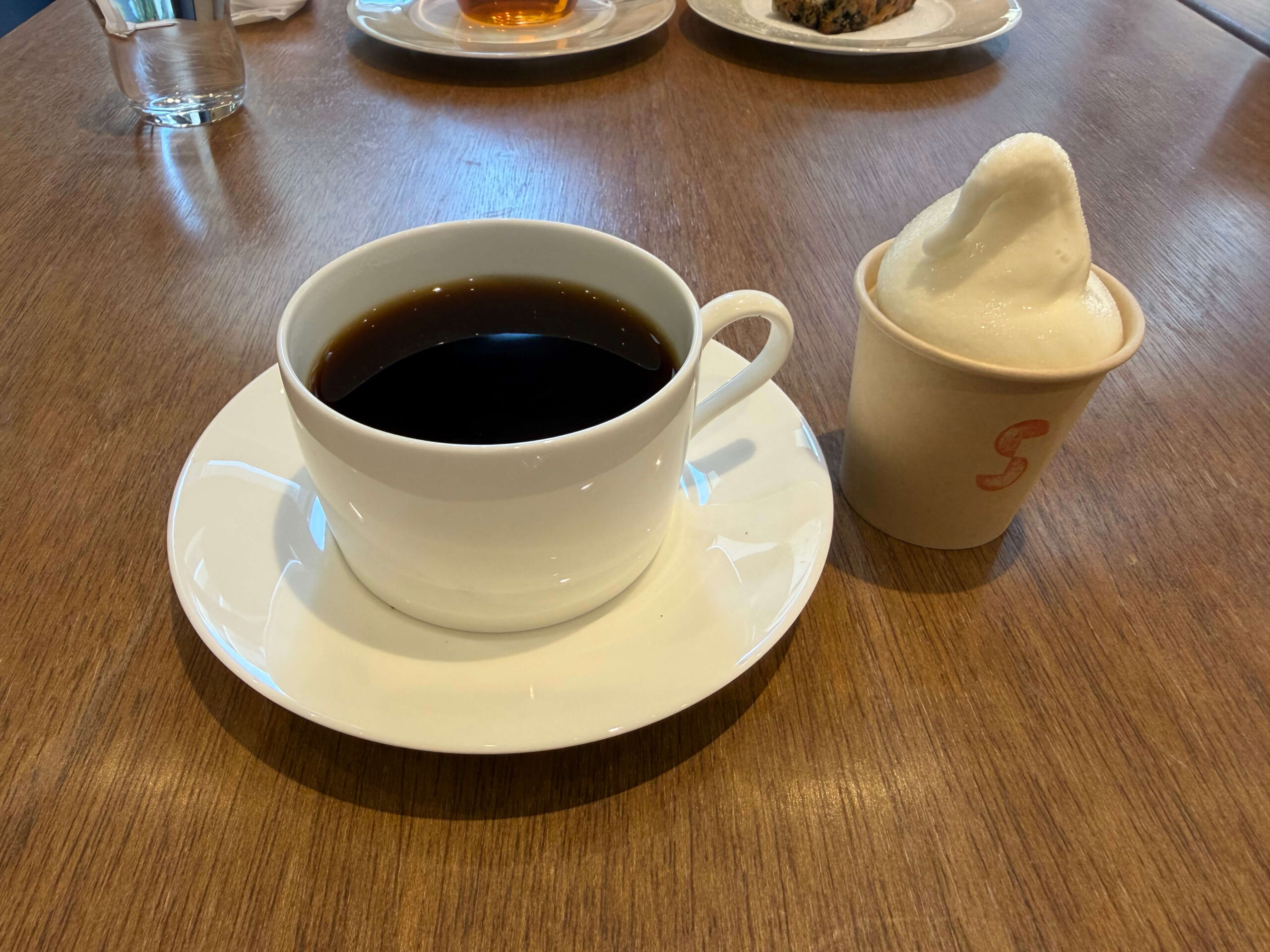 湖のスコーレ_カフェ_ コーヒー_アイス