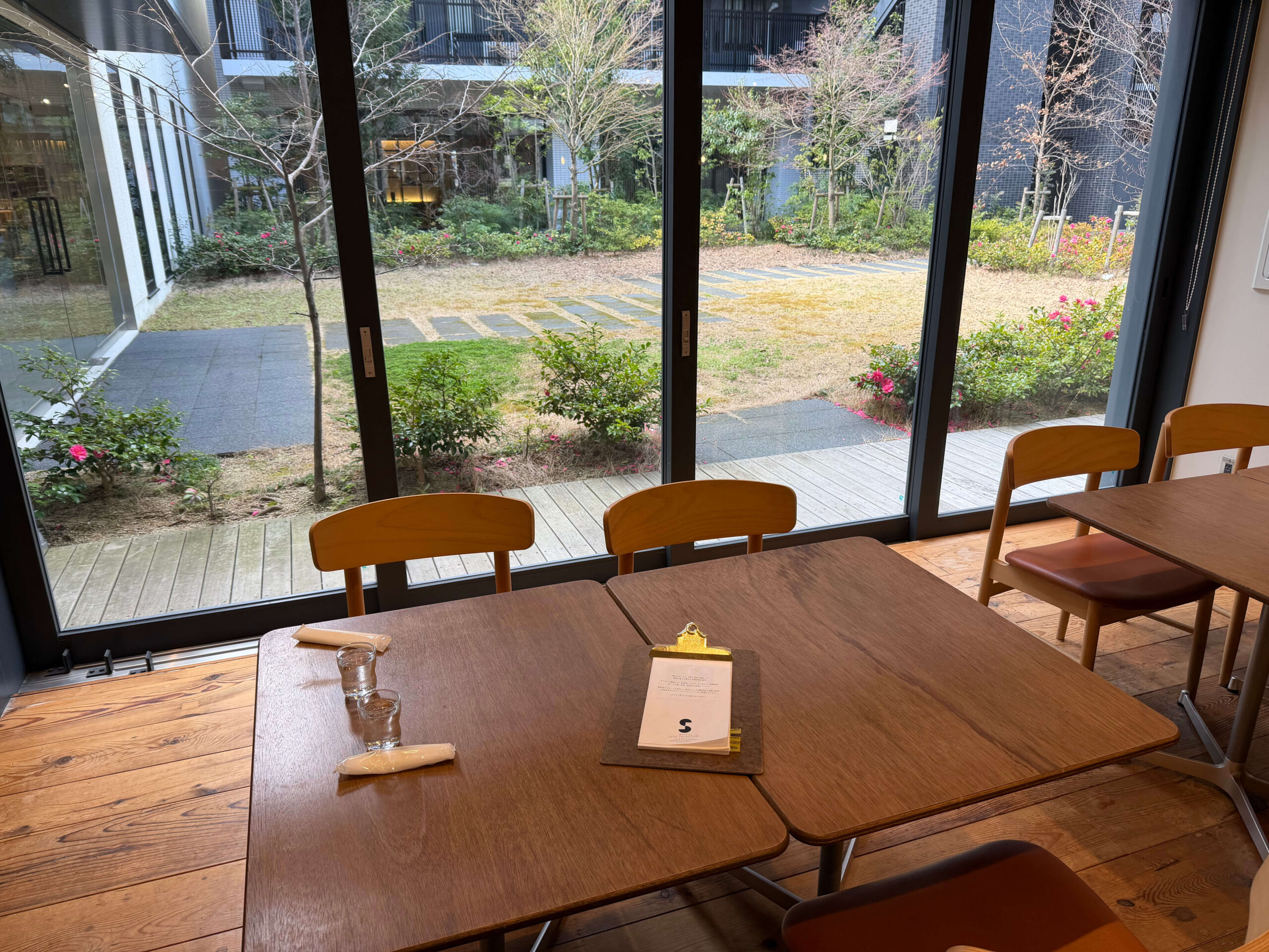 湖のスコーレ_カフェ_ 店内